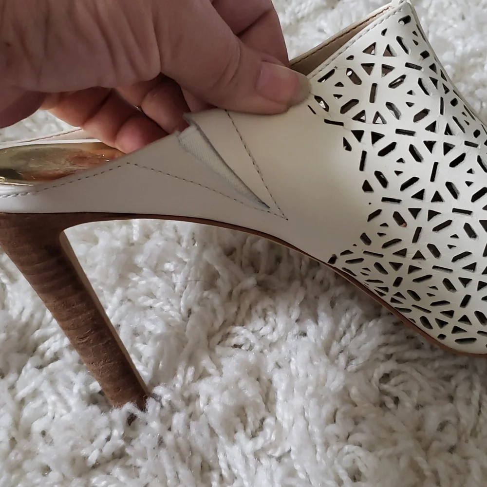 VINCE CAMUTO leather platform sandals